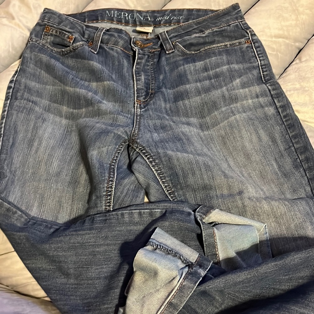 Mid rise capri jeans